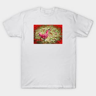 Chicken pink black comb / Swiss Artwork Photography T-Shirt